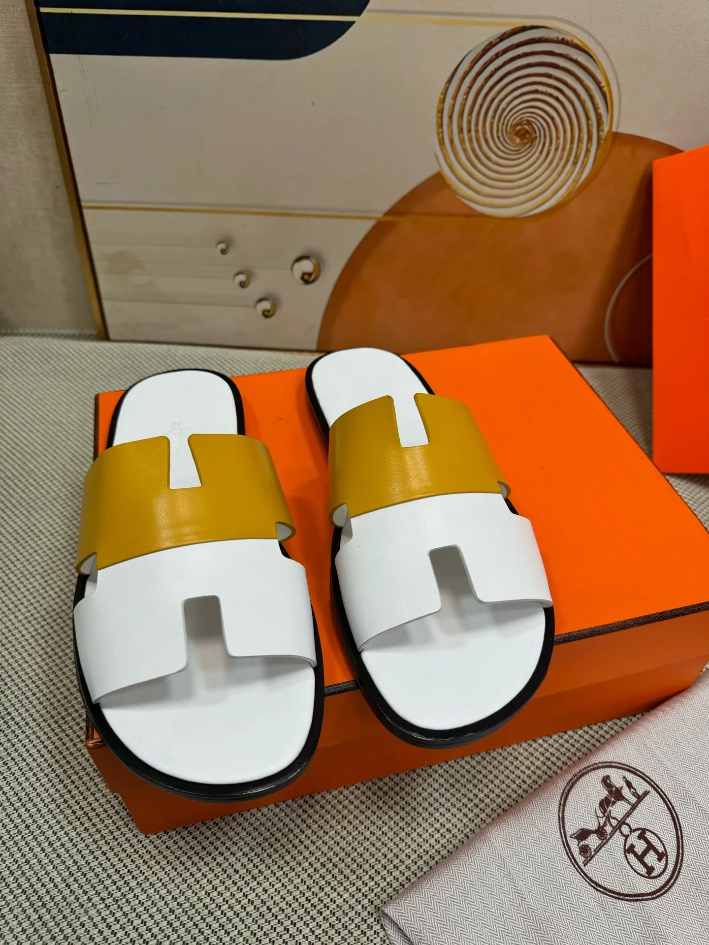 👟👟Ex-factory price 560👟👟 "HERMES" [Classic Original Version] Hermès; Top 🔝 Purchasing Agency 🔍🔍 Men's Latest 🇺🇸 Counter Sales Simultaneously, Original Imported from Italy: Silk Cowhide · Prominent (High-end · Nobility · Grade) Exquisite Workmanship (Italian 🇮🇹 Imported Water Dye Brand Wear-resistant ultra-thousand leather feet) Soles: Original soles specially provided by the original factory, ⚠exclusive double-layer movable rubber molded outsole; super comfortable, wear-resistant, non-slip, environmentally friendly🌳🌳🌳, real photos taken🎬The real ones are more beautiful🔍🔍 (high quality, single goods), you can enter and exit the counter at will* Code number: 38·39·40·41·42·43·44# (45# can be customized) (46 47➕30 customization is not returnable) Welcome to place an order...☕